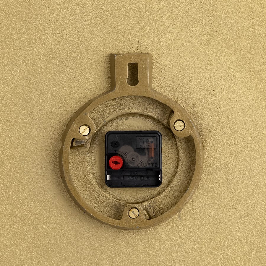 Atlas Lighting Sweeney 23in Round Wall Clock | Gold and Black Metal | Living Room & Office | 23 x 23 x 0.5 in | Model CK11014-01