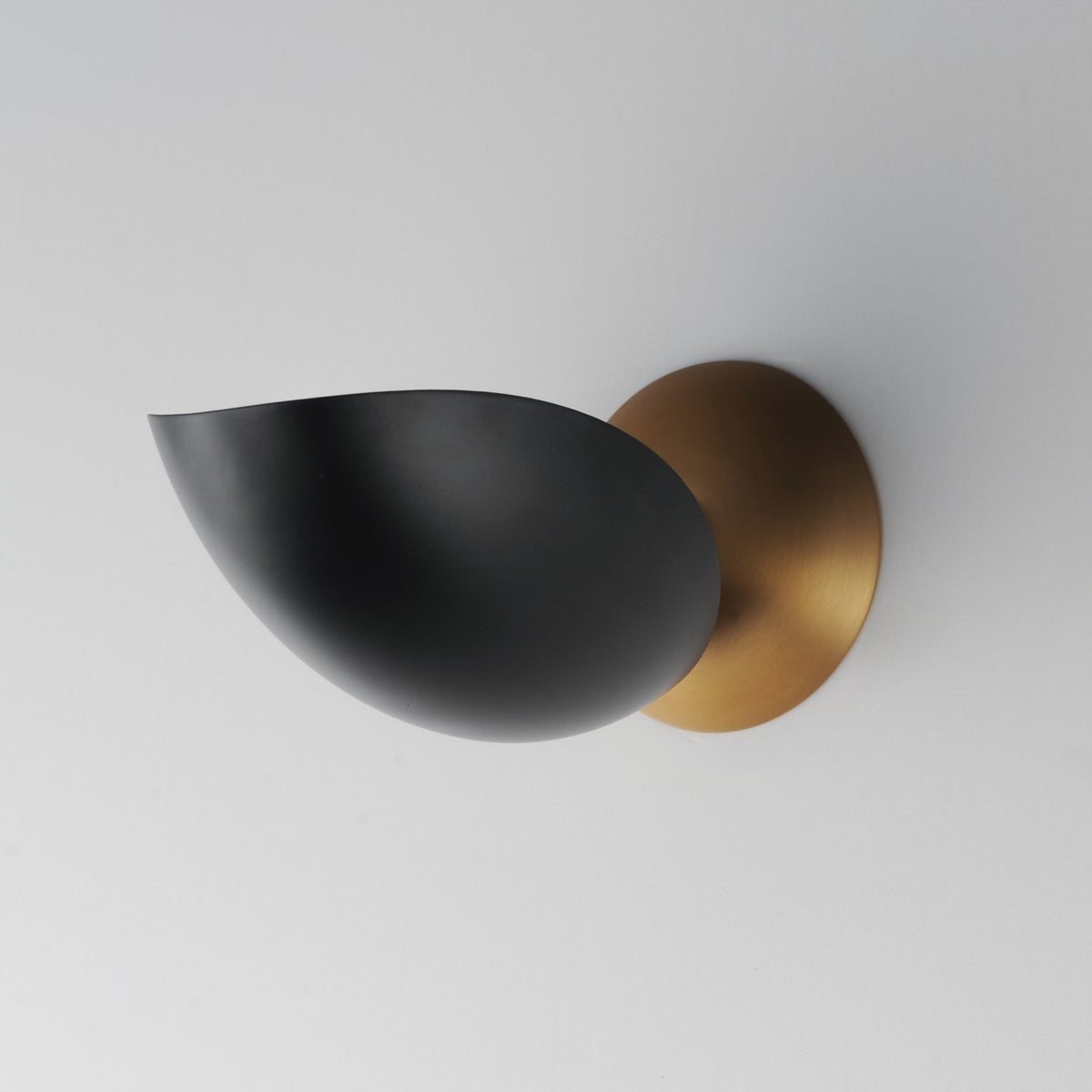 Maxim Lighting Maris 1Lt 8" Wall Sconce, Black/Natural Aged Brass - 10821BKNAB