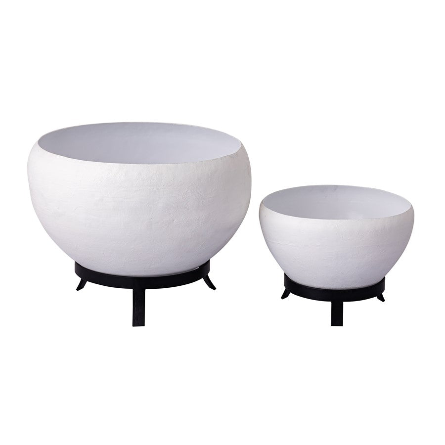 Atlas Lighting Teris Planter Set of 2 | Plaster White Metal with Aged Black Base | Patio & Entryway Decor | 17.5 x 17.5 x 13 in | Model AC11634-01S