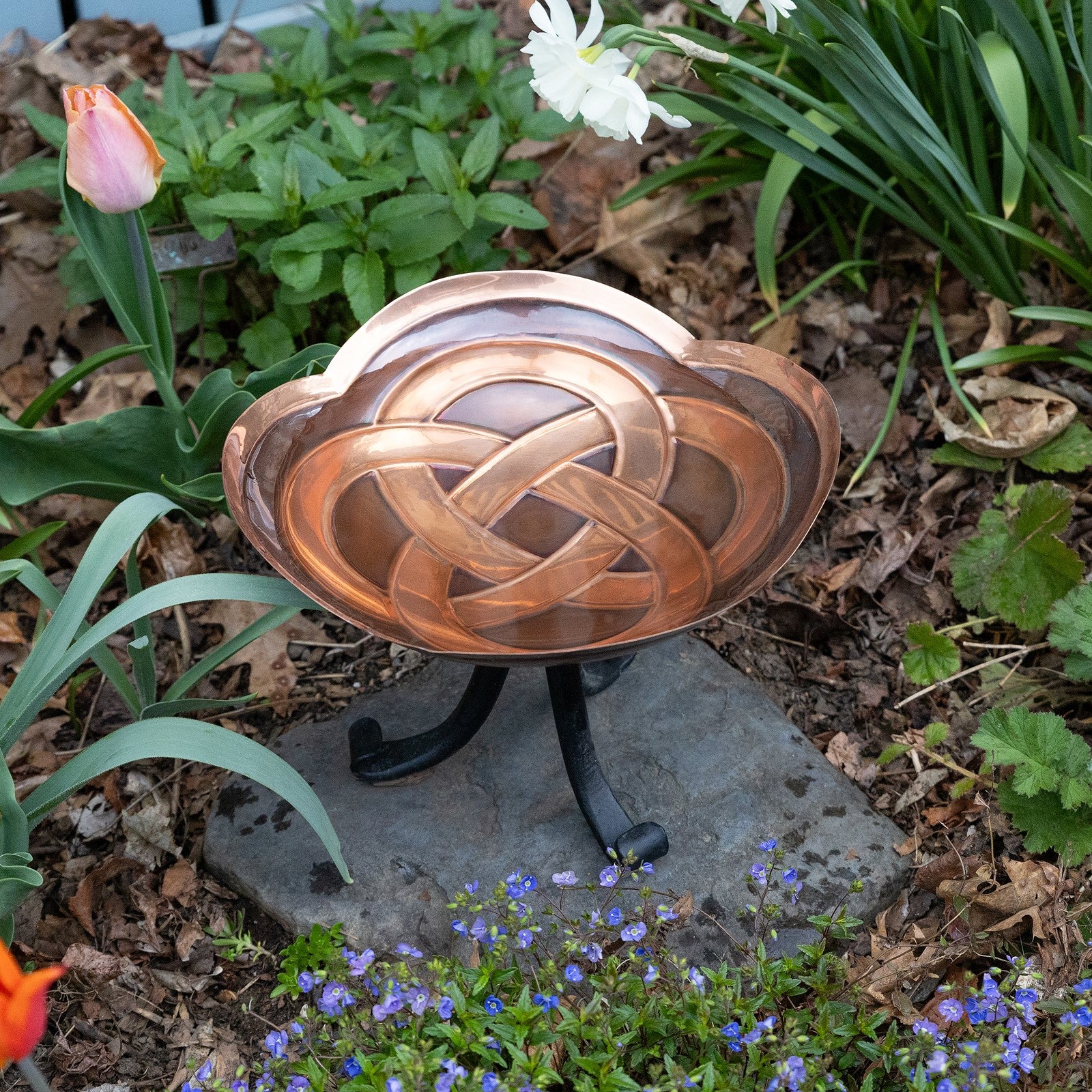 ACHLA Dara Knot Birdbath with Tripod Stand | Celtic Love Knot Copper-Plated Brass and Wrought Iron | Garden & Patio Bird Bath | Model BB-11-TR