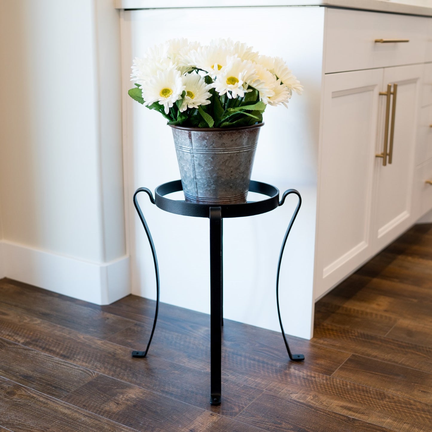 ACHLA Patio Flowerpot Stand III 17.75in Tall | Traditional Black Wrought Iron | Porch, Deck & Patio Plant Display | Model FB-03