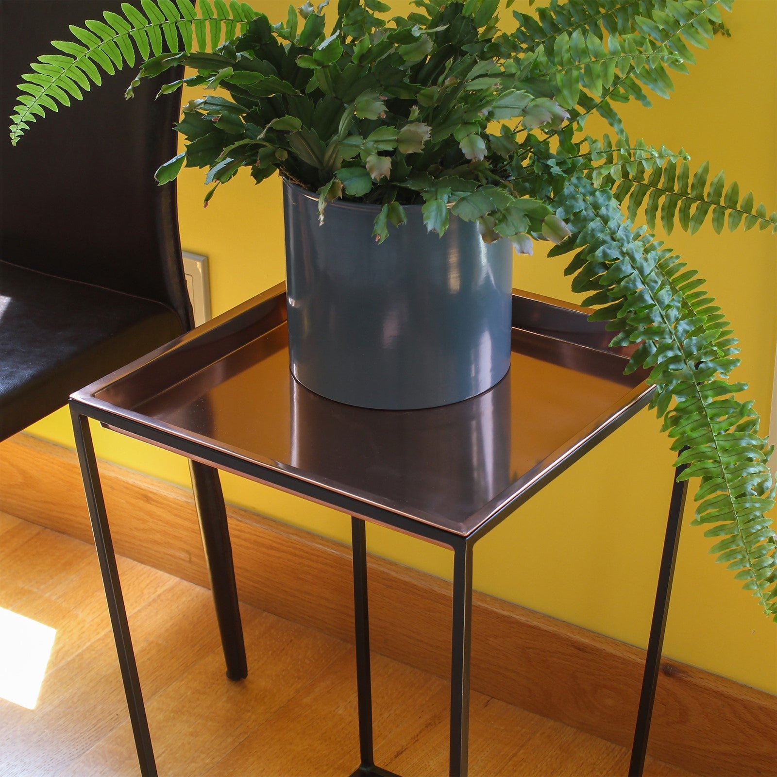 ACHLA Arne 22in Plant Stand with Copper Tray | Scandinavian Modern Black Wrought Iron | Living Room & Patio Accent Table | Model FB-46C