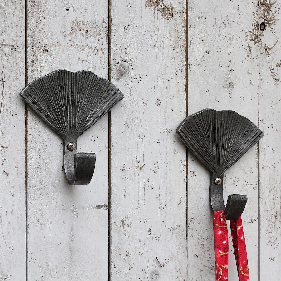 ACHLA Single Ginkgo Leaf Hook, Black Powdercoat