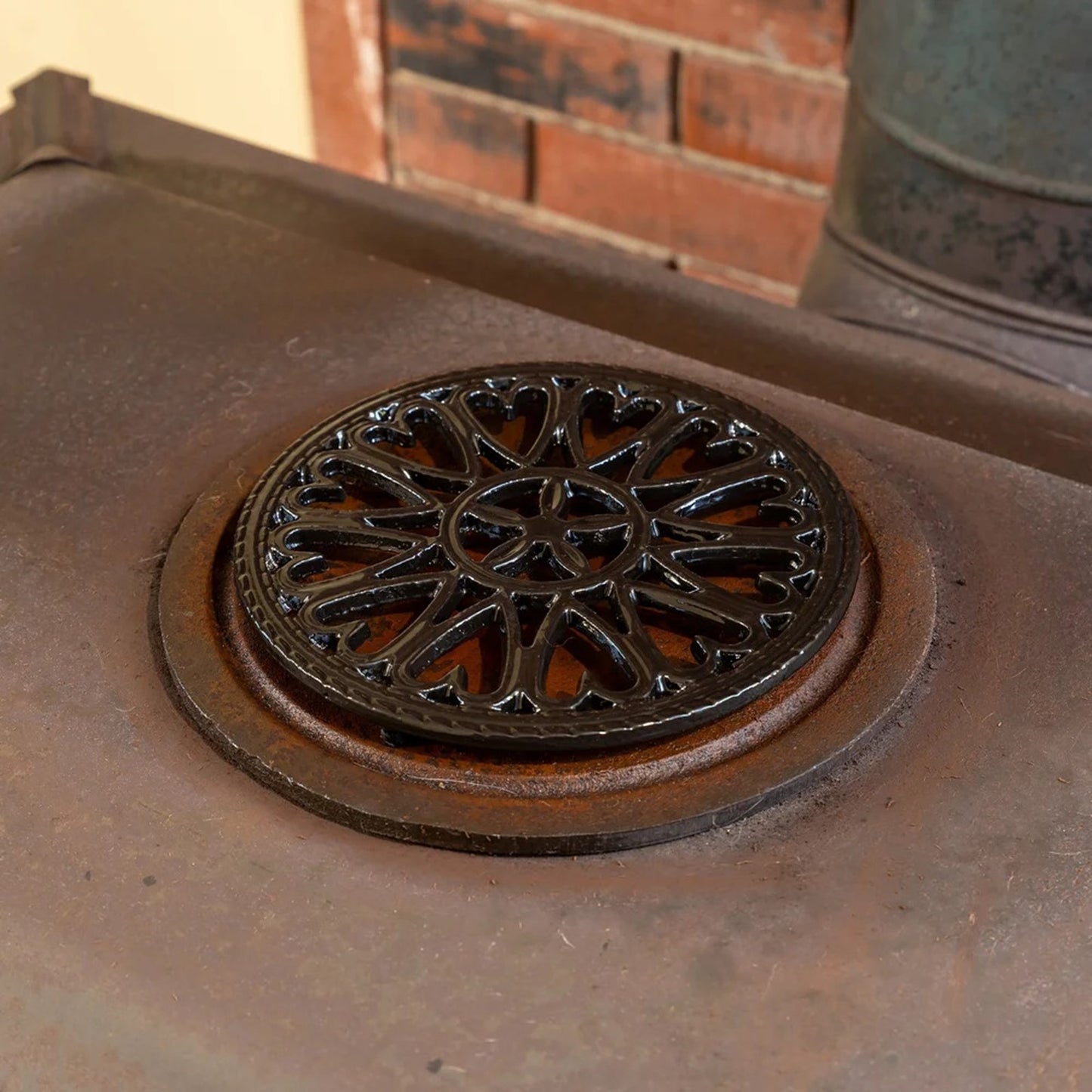 Minuteman International 7in Sunburst Cast Iron Trivet | Black Porcelain Enamel | Kitchen & Dining Room Heat Protection | 7 x 0.5 x 7 in | Model C-33BK