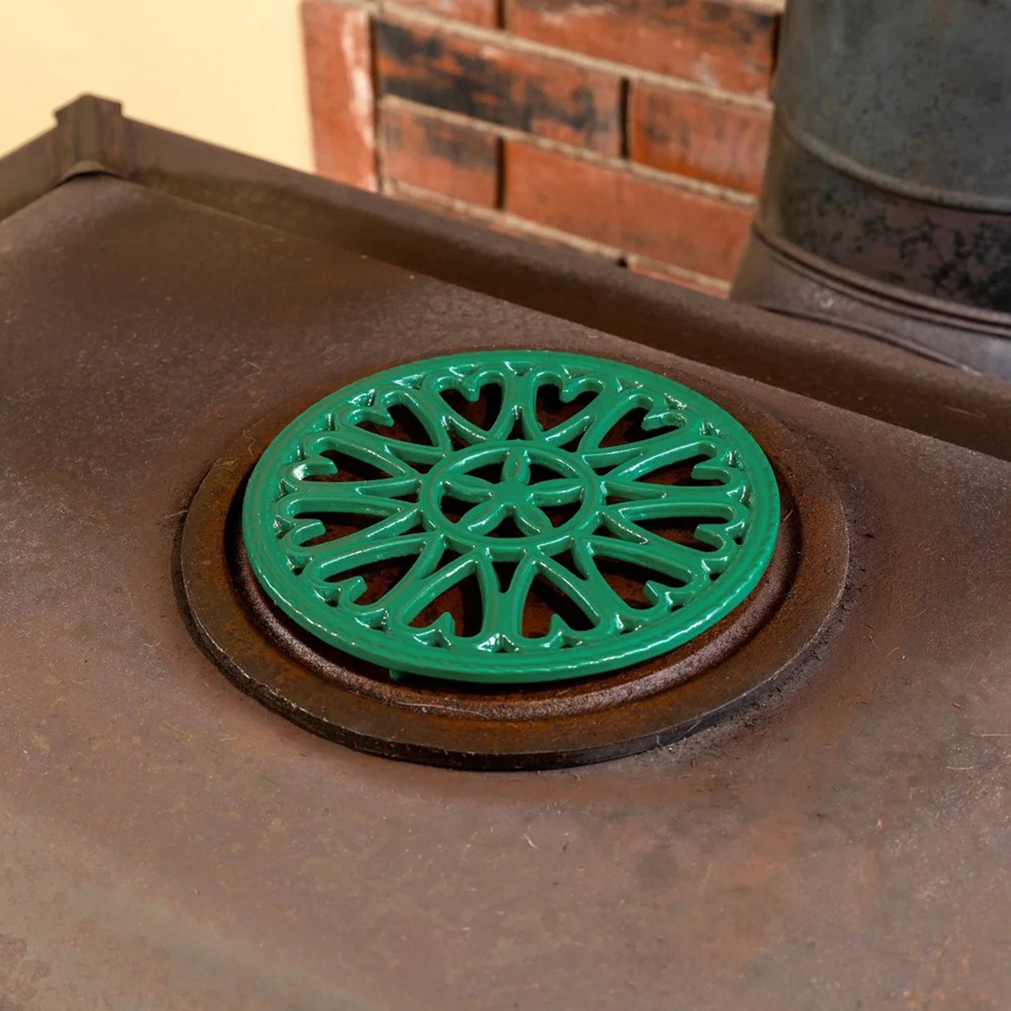 Minuteman International 7in Sunburst Cast Iron Trivet | Green Porcelain Enamel | Kitchen Counter & Stovetop Heat Protection | Model C-33GR