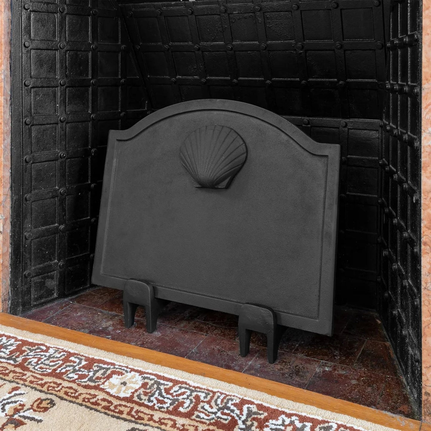 Minuteman International Large Shell Fire Back | Cast Iron Flat Black | Fireplace Heat Reflector & Decor | 22.5 x 0.25 x 17.75 in | Model CFB-13