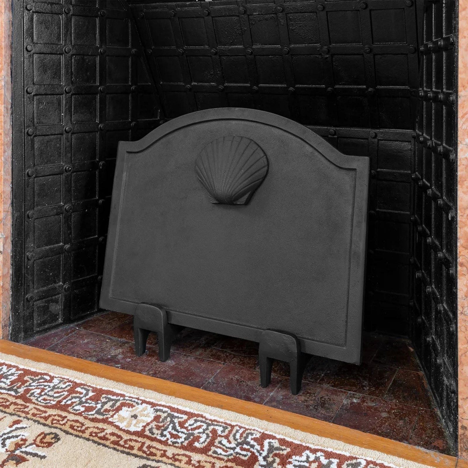 Minuteman International Large Shell Fire Back | Cast Iron Flat Black | Fireplace Heat Reflector & Decor | 22.5 x 0.25 x 17.75 in | Model CFB-13