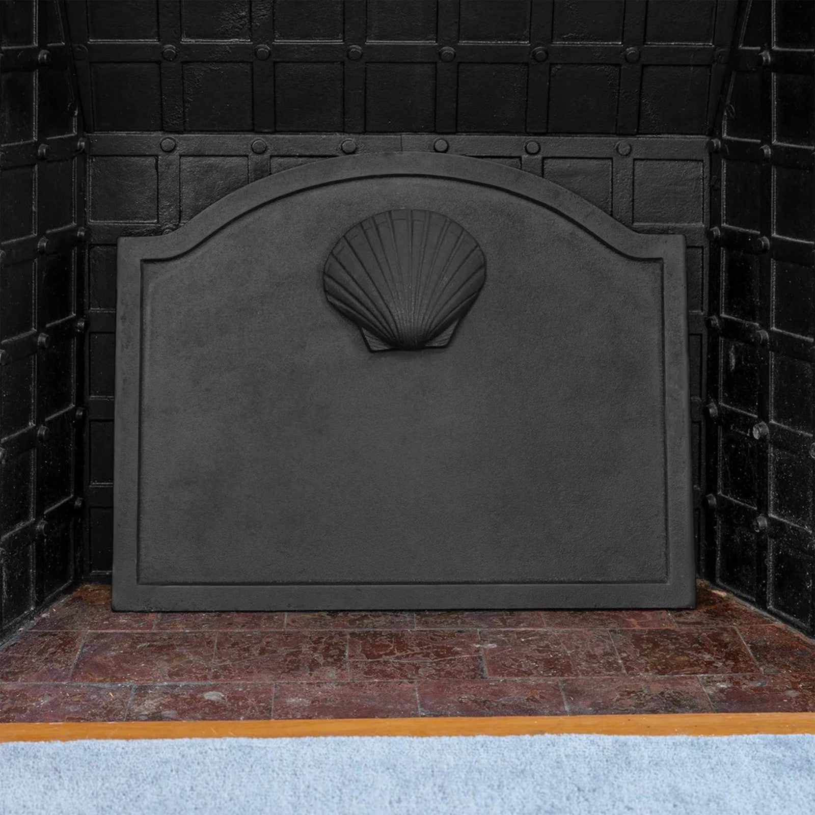 Minuteman International Large Shell Fire Back | Cast Iron Flat Black | Fireplace Heat Reflector & Decor | 22.5 x 0.25 x 17.75 in | Model CFB-13