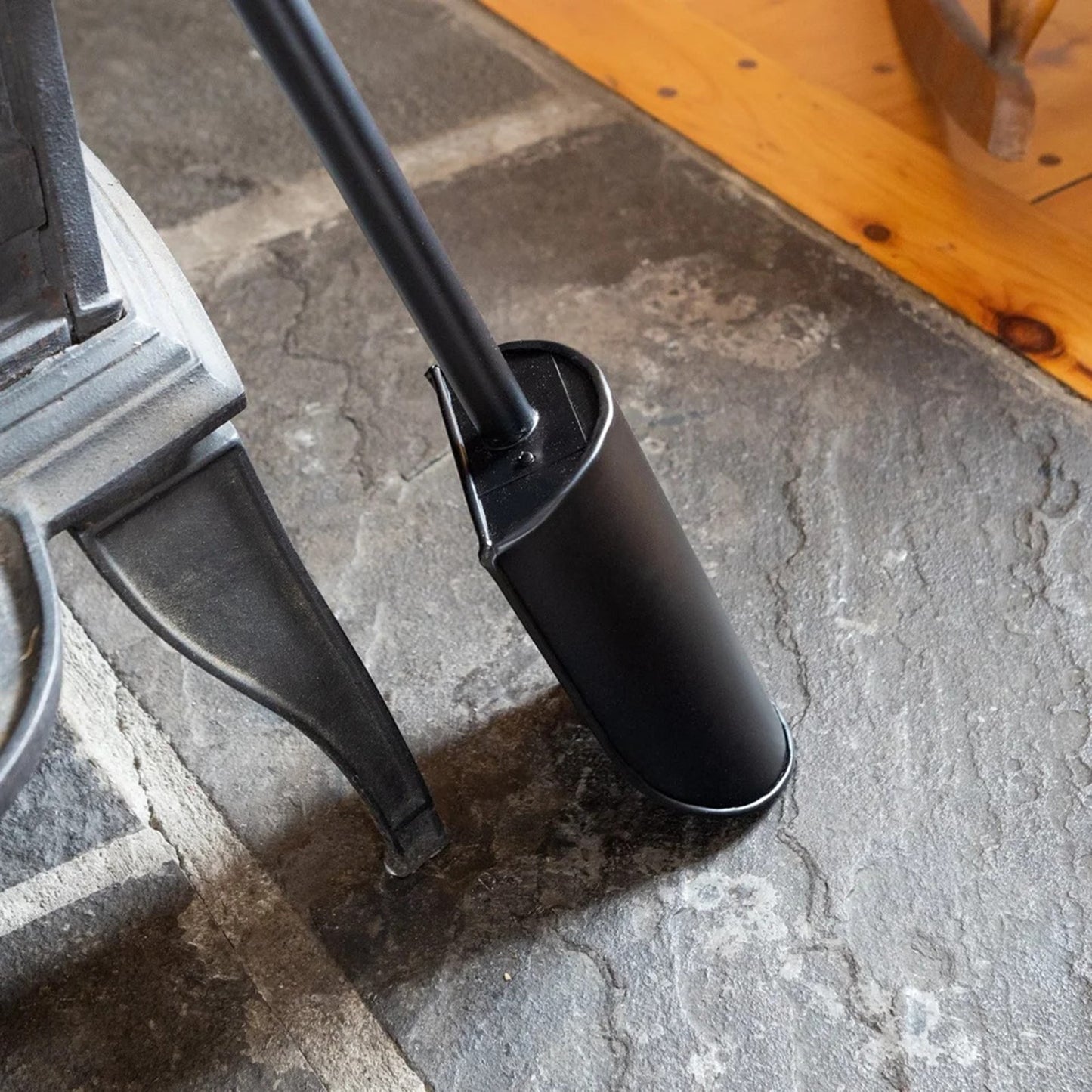 Minuteman International Coal/Pellet Scoop | Black Powder-Coated Iron | Fireplace & Stove Ash Removal | 4 x 4 x 20 in | Model CS-02