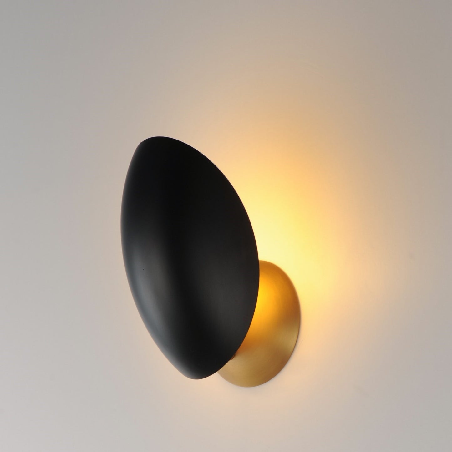 Maxim Lighting Maris 1Lt 8" Wall Sconce, Black/Natural Aged Brass