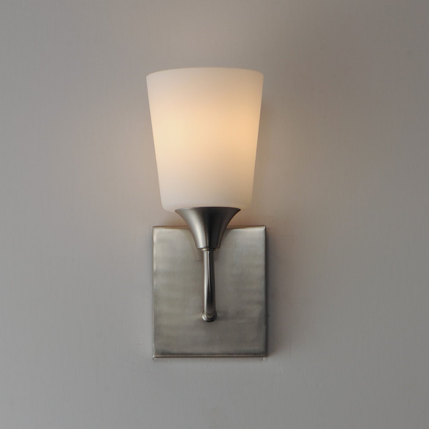 Maxim Lighting Hudson 1Lt 11" Wall Sconce, Satin Nickel/Satin White