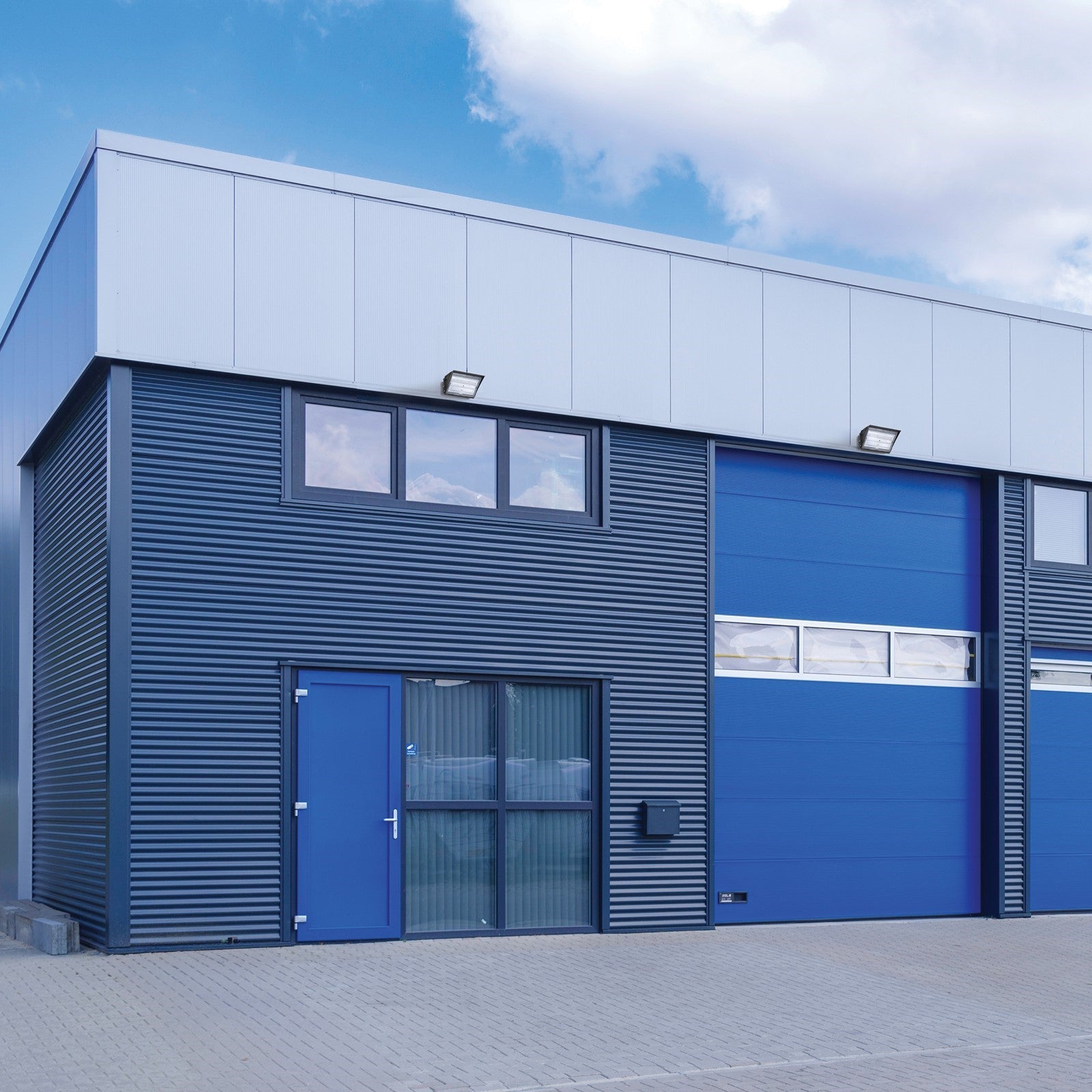 Nuvo Lighting 65-942 80W LED Semi Cutoff Wall Pack | Utility Bronze Die-Cast Aluminum | Commercial Exterior & Parking Areas | Model 65-942
