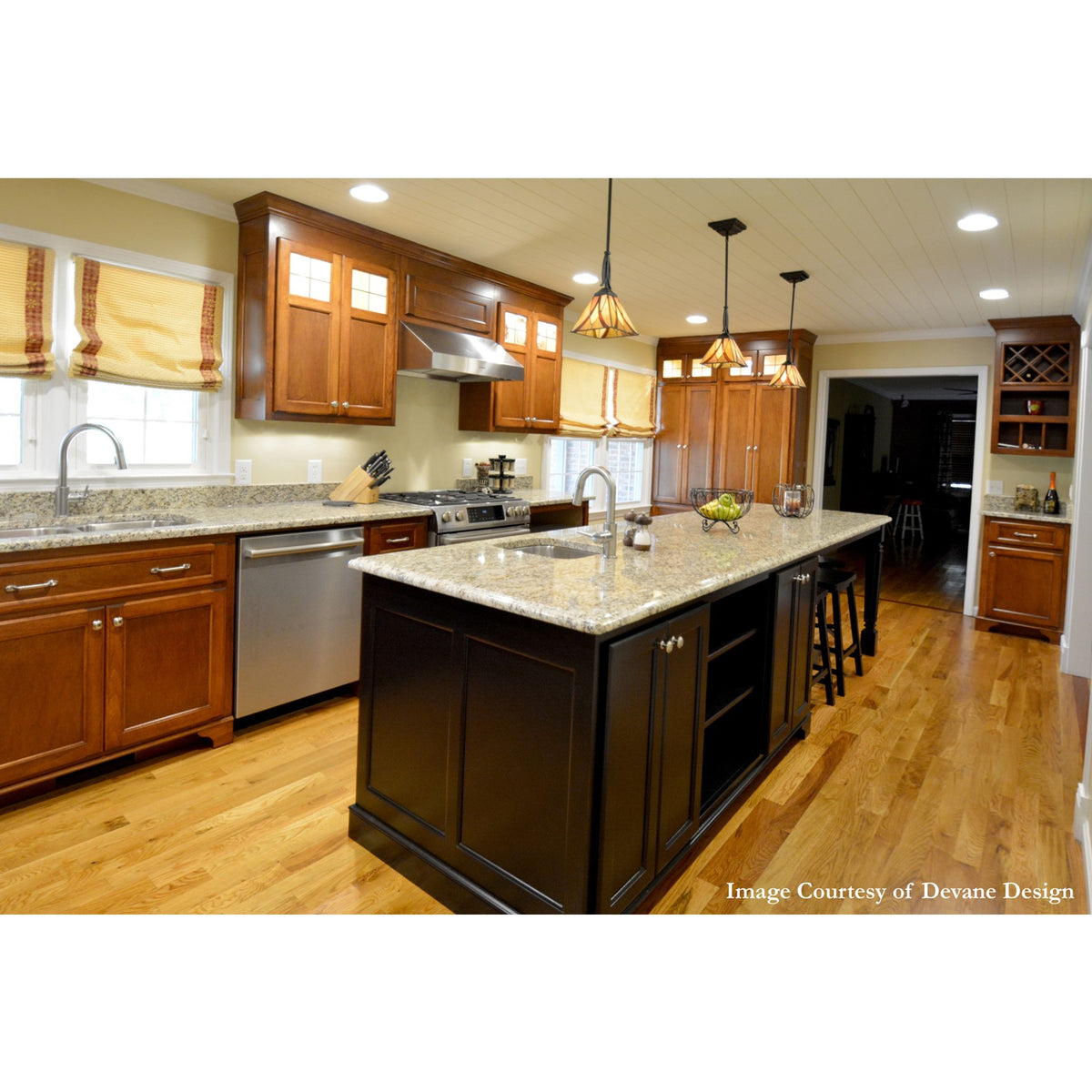 Quoizel Asheville 7in 1-Light Mini Pendant | Traditional Valiant Bronze and Multicolor Art Glass | Kitchen Island & Dining Room | Model TFAS1507VA
